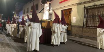 El Via Crucis de la Hermandad de Jesús Pobre llena de devoción las calles aledañas a la Iglesia de los Ángeles de Tomelloso