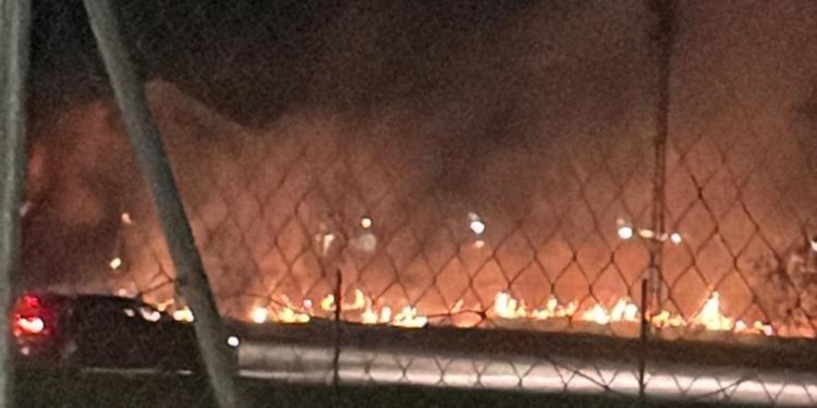 Un incendio se vuelve a cebar con la antigua discoteca «La Caraba» de Tomelloso
