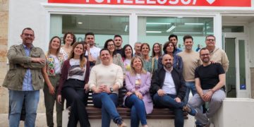 Inmaculada Jiménez y los miembros de su candidatura para revalidar la alcaldía de Tomelloso presentan su sede electoral