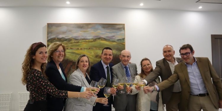 Francisco Martínez Arroyo: «La Cooperativa Virgen de las Viñas representa muy bien los valores de Castilla-La Mancha»