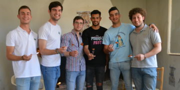 El video en el que la «Peña Asaltalindes» de Tomelloso nos enseña a preparar la receta de caldereta de cordero de «Romería»