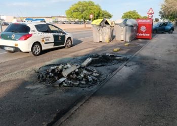Detenido por incendiar 18 contenedores en Tomelloso, provocando daños valorados en 27.000 euros