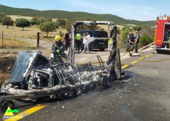 Apagan el incendio de un remolque en la carretera N-430, una de las de mayor siniestralidad de Ciudad Real