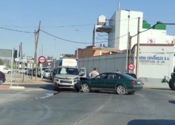 Se salta un stop y choca contra otro coche en el cruce de la Avenida Virgen de las Viñas con la carretera N-310