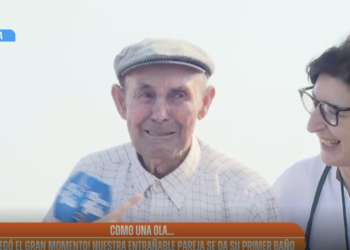El emotivo momento de los manchegos Juan y Tomás, de 74 y 85 años, al ver el mar por primera vez gracias a Telecinco