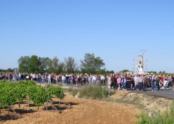 Tomelloso se vuelca con la Virgen de las Viñas en su tradicional traslado al Santuario de Pinilla