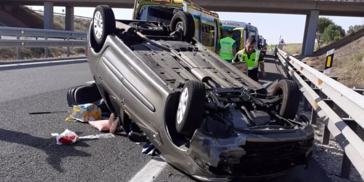 Se investigan las causas de un accidente múltiple con nueve vehículos implicados y dos jovenes heridos en la autovía A-3 de Cuenca