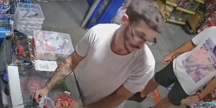 Atraca con un cuchillo la tienda de veinticuatro horas de la Avenida Antonio Huertas de Tomelloso