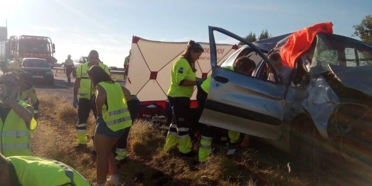 Tres personas resultan heridas tras salirse de la vía el vehículo en el que circulaban por la autovía A-5 en la provincia de Toledo