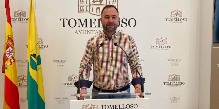 Javier Navarro: «La voluntad del equipo de gobierno es ahorrar costes, reflejándose en liberaciones y gabinete de alcaldía»