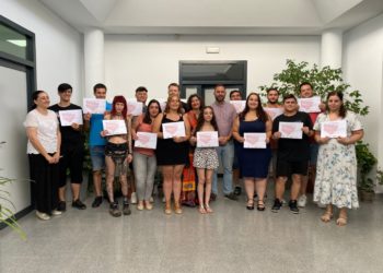 Catorce jóvenes de Tomelloso reciben el diploma del curso conserje y recepcionista impartido en el CLIPE