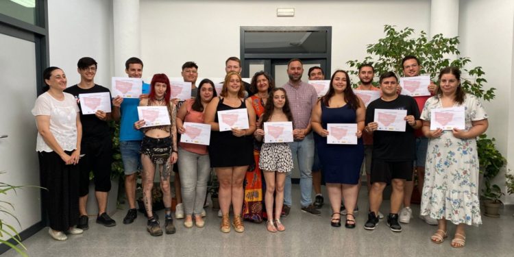 Catorce jóvenes de Tomelloso reciben el diploma del curso conserje y recepcionista impartido en el CLIPE