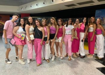 Se desata la locura por la película «Barbie» en los cines de Tomelloso, con grandes colas teñidas del rosa de la muñeca