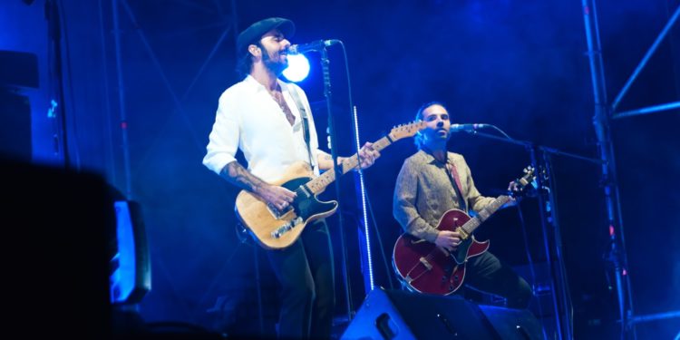 El pop rock del grupo Sidecars reúne a más de 1.200 personas en su concierto preludio de la Feria y Fiestas de Tomelloso