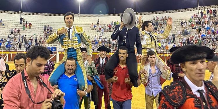 Antonio Linares, Miguel Ángel Perera y Diego Ventura, puerta grande de la corrida de toros de la Feria y Fiestas de Tomelloso
