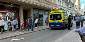 Un joven atropella con el patinete eléctrico que conducía a un hombre en pleno centro de Tomelloso