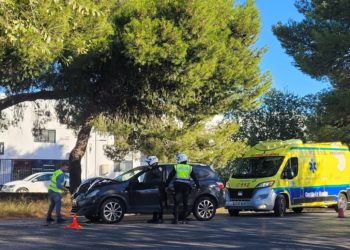 Un herido tras la colisión por alcance entre un turismo y un camión en la Avenida Príncipe Alfonso de Tomelloso