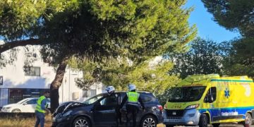 Un herido tras la colisión por alcance entre un turismo y un camión en la Avenida Príncipe Alfonso de Tomelloso
