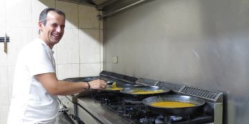 Nico Jaime [Barbacoa Nico]: «Usamos veinticuatro kilos de harina de titos cada semana para hacer las gachas, sobre todo en la vendimia»