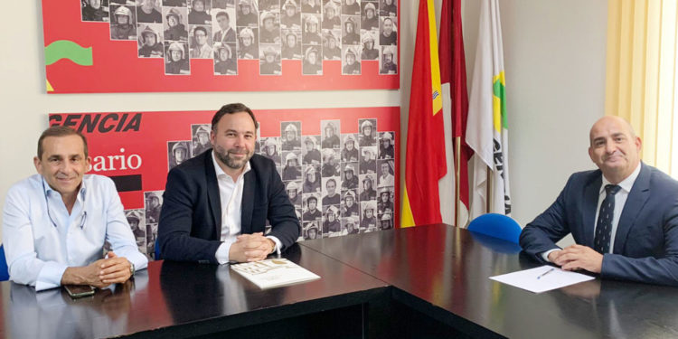Agilizar las licencias de actividad, entre los asuntos de la reunión entre Javier Navarro y Julián Triguero, presidente del SCIS