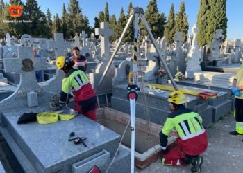 Herida una mujer de 48 años después de caerse a una tumba de tres metros en el cementerio de Santa Cruz de la Zarza