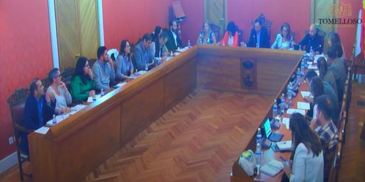 Tenso pleno del Ayuntamiento de Tomelloso como consecuencia de la situación económica y de las bajadas de impuestos