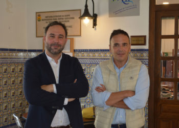 Javier Navarro defiende al agricultor como «ecologista y amante de la tierra» en la reunión con la Comunidad de Usuarios de Aguas Subterráneas