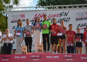 David Bascuñana y Alicia Berzosa se imponen en una 10KCorrEnTomelloso con aproximadamente 900 corredores