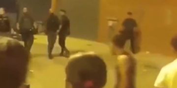 Graban la agresión a los agentes de la Policía Local y de la Guardia Civil de Torrijos durante sus «Fiestas de la Sementera»
