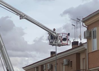 El viento provoca un desprendimiento en una urbanización de la Calle alcalde Ramón González Martínez de Tomelloso