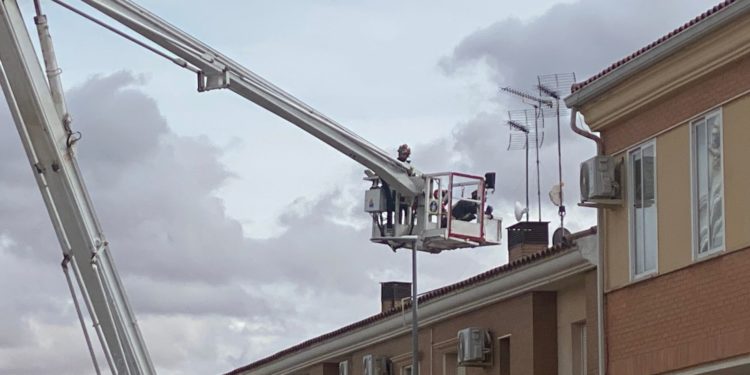El viento provoca un desprendimiento en una urbanización de la Calle alcalde Ramón González Martínez de Tomelloso