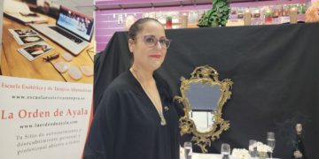 El ritual de la sortilegiadora tomellosera Victoria Braojos para recibir a los difuntos en este Halloween y Todos los Santos