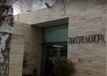 Herido un trabajador del tanatorio de Albacete tras caerle una televisión en la cabeza mientras la instalaba