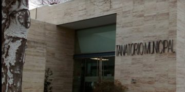 Herido un trabajador del tanatorio de Albacete tras caerle una televisión en la cabeza mientras la instalaba
