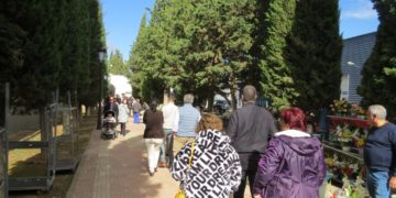 Miles de tomelloseros acuden al cementerio para recordar a sus seres queridos en el Día de Todos los Santos 2023