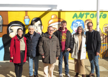 Inaugurado el mural inclusivo de Manuel Solana homenaje a Antonio Madrid en el Barrio San Antonio de Tomelloso