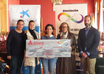 La Asociación «TEAcompaño CLM» presenta «Nada Diverso», el nuevo proyecto para la inclusión en la Piscina Municipal de Tomelloso