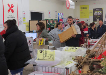 Las mejores imágenes del Black Friday 2023 de «Embargos a lo Bestia» en Tomelloso con productos a un euro