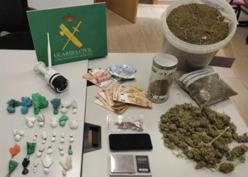 Desarticulado en Villarrobledo un punto de venta de droga, incautando casi 4.000 dosis de cocaína y marihuana