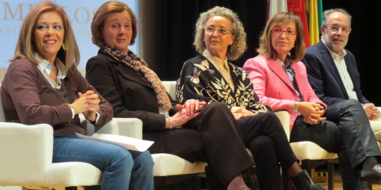 Tomelloso homenajea a cinco profesores por su reciente jubilación en un musical y emotivo acto