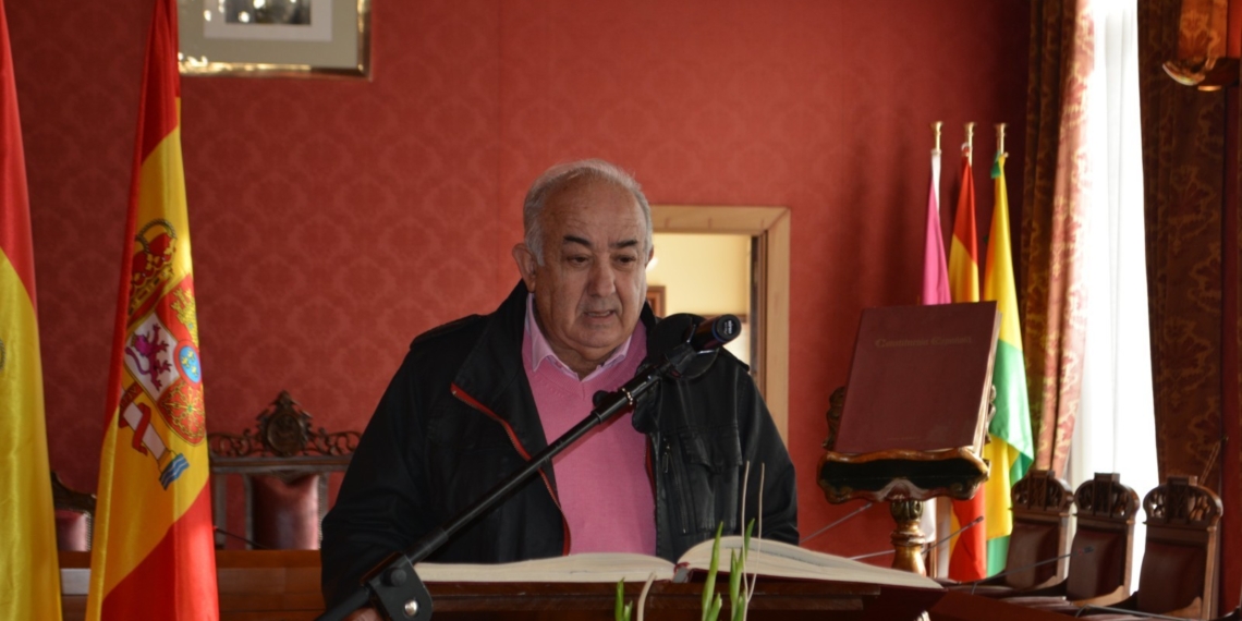 Todas las imágenes de la lectura continuada de la Constitución Española con motivo de su 45 aniversario en el Ayuntamiento de Tomelloso