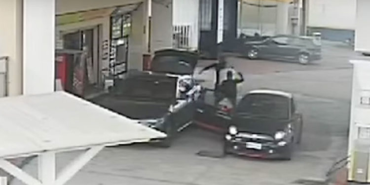 Las cámaras de seguridad graban el atraco al propietario de una gasolinera de Toledo de la que se llevan 18.000 euros