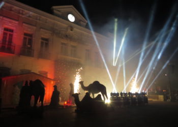 Comienza la Navidad en Tomelloso con el tradicional encendido de luces y un espectáculo audiovisual en la Plaza de España