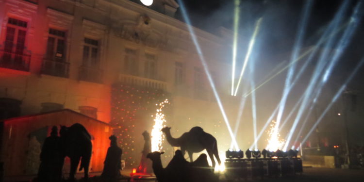 Comienza la Navidad en Tomelloso con el tradicional encendido de luces y un espectáculo audiovisual en la Plaza de España