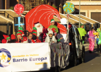El Barrio Europa de Tomelloso celebra su pasacalles navideño en medio de un ambiente musical y festivo