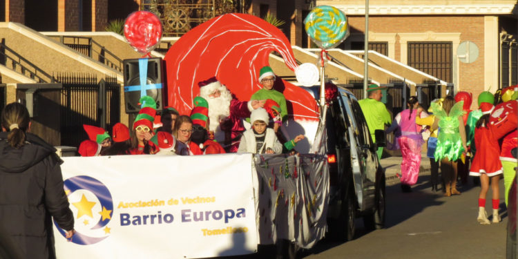 El Barrio Europa de Tomelloso celebra su pasacalles navideño en medio de un ambiente musical y festivo