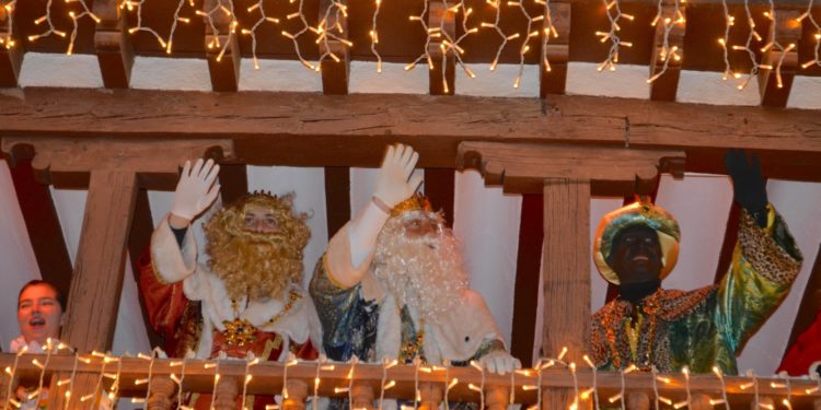 Los Reyes Magos reparten ilusión por las calles de Tomelloso en una mágica cabalgata llena de público y espectáculo