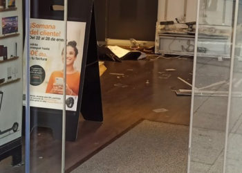Tres encapuchados atracan en cuestión de horas varias tiendas de telefonía móvil de Tomelloso, Puertollano y Alcázar de San Juan
