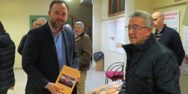 Tomelloso presume de patrimonio cultural en la presentación del libro «Las cuevas» de José María Díaz Navarro