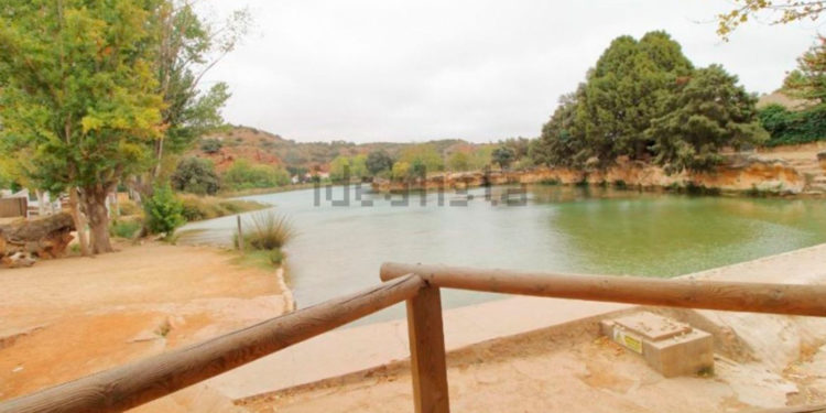 El impresionante hotel que se encuentra a la venta en Ruidera con 2.515 metros cuadrados y vistas a las lagunas